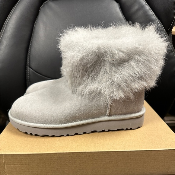 NIB! UGG Women's Boots Mini Toscana Cuff Sheepskin In Gray Size US8/EU39 1102991 - Picture 1 of 10